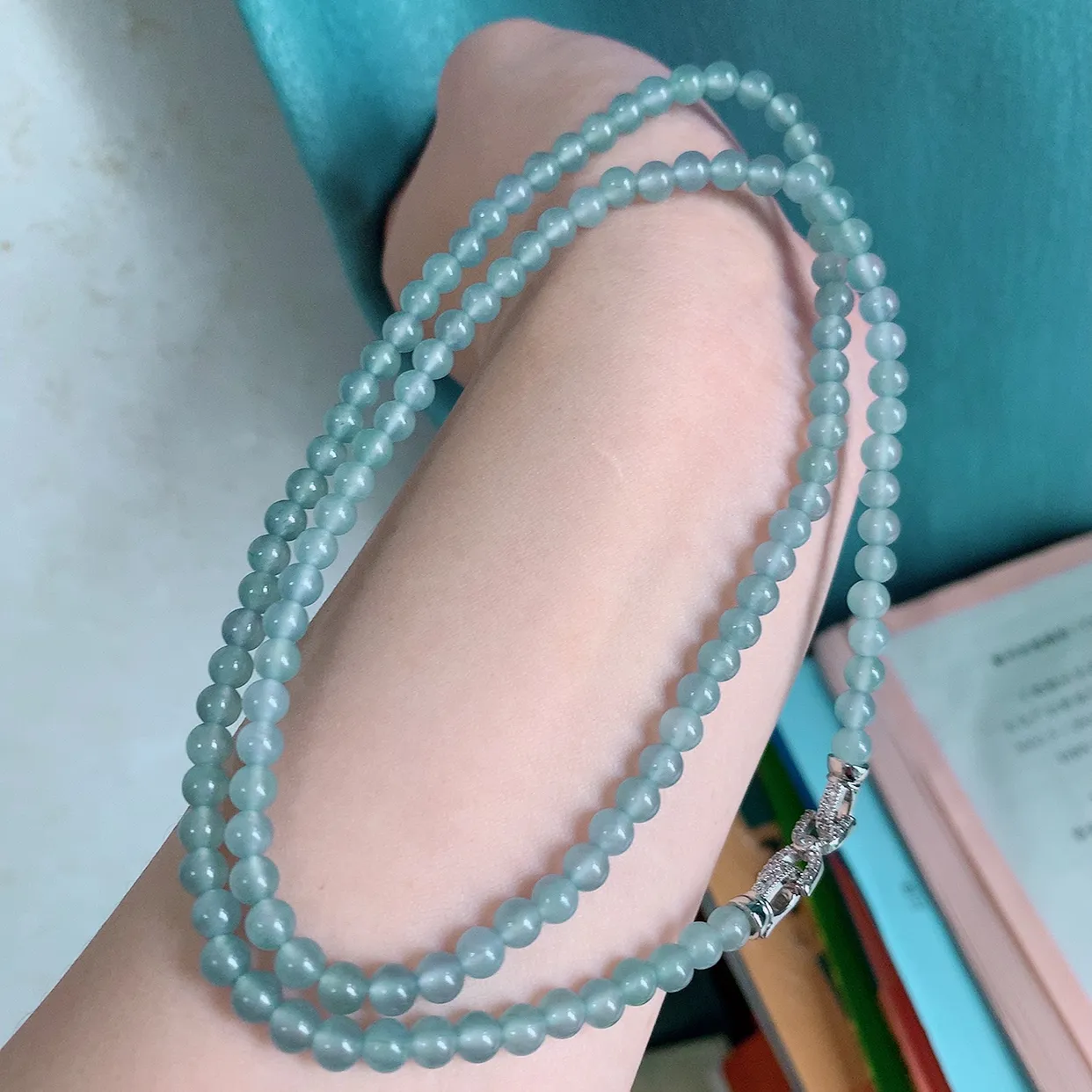 自然光实拍，冰种翡翠珠链，颜色丰富，料子细腻，高档大气，自戴送礼佳品！#001.1取一尺寸4.8mm