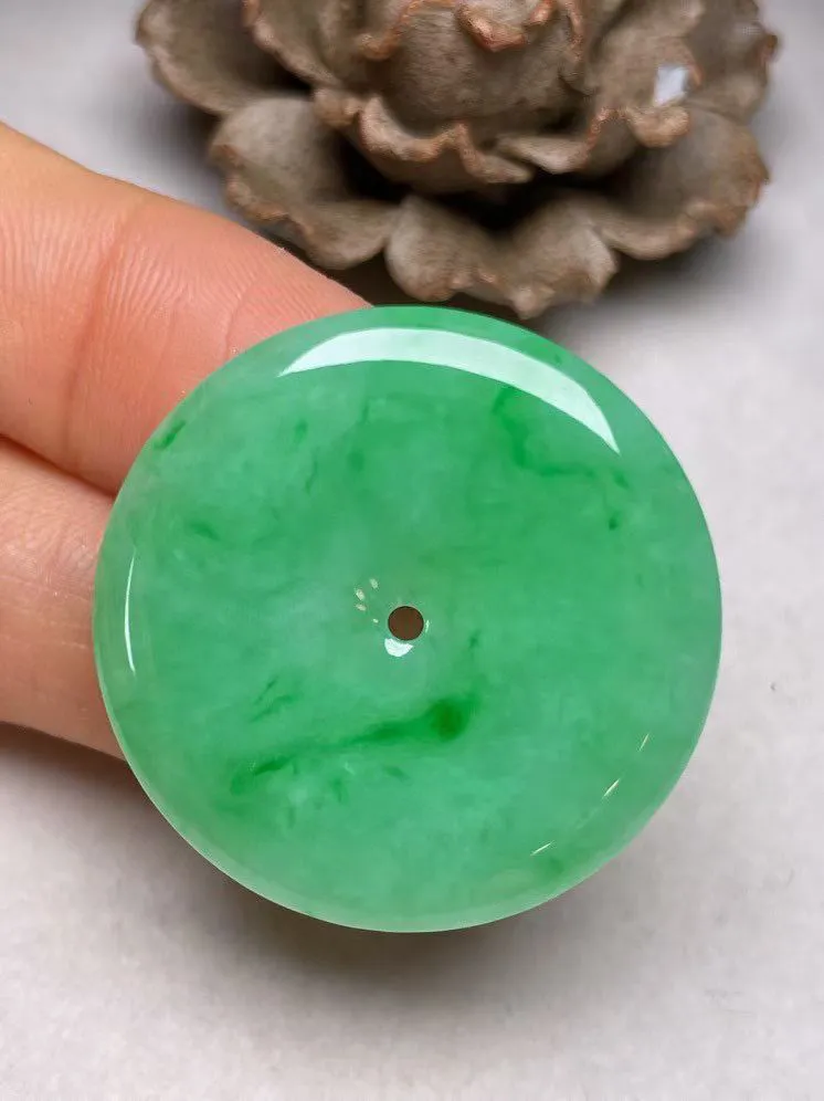 冰糯种飘绿【平安扣】吊坠，种水好、玉质细腻 ，卖相好.