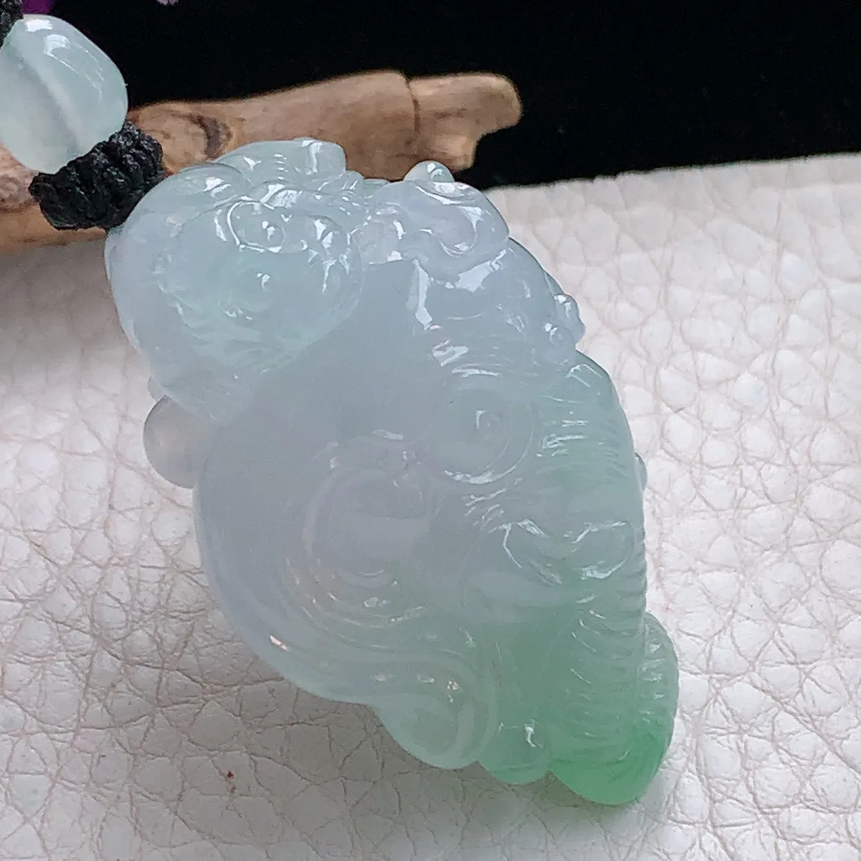 yl实拍45*34*22.3缅甸天然翡翠精雕果冻胶飘绿龙头玉吊坠 龙首玉挂件