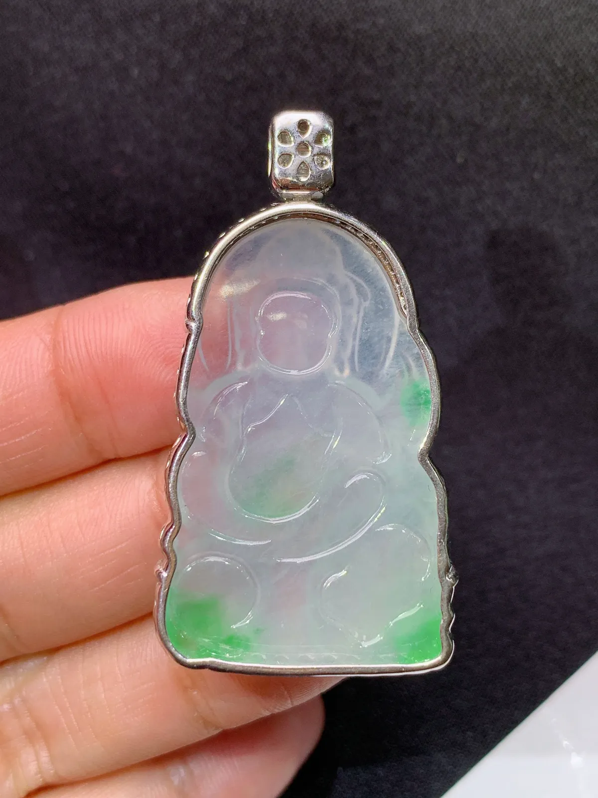 冰飘绿文殊吊坠，18k金镶嵌，冰润细腻，品相好，种水足 尺寸46*24.7*7.9