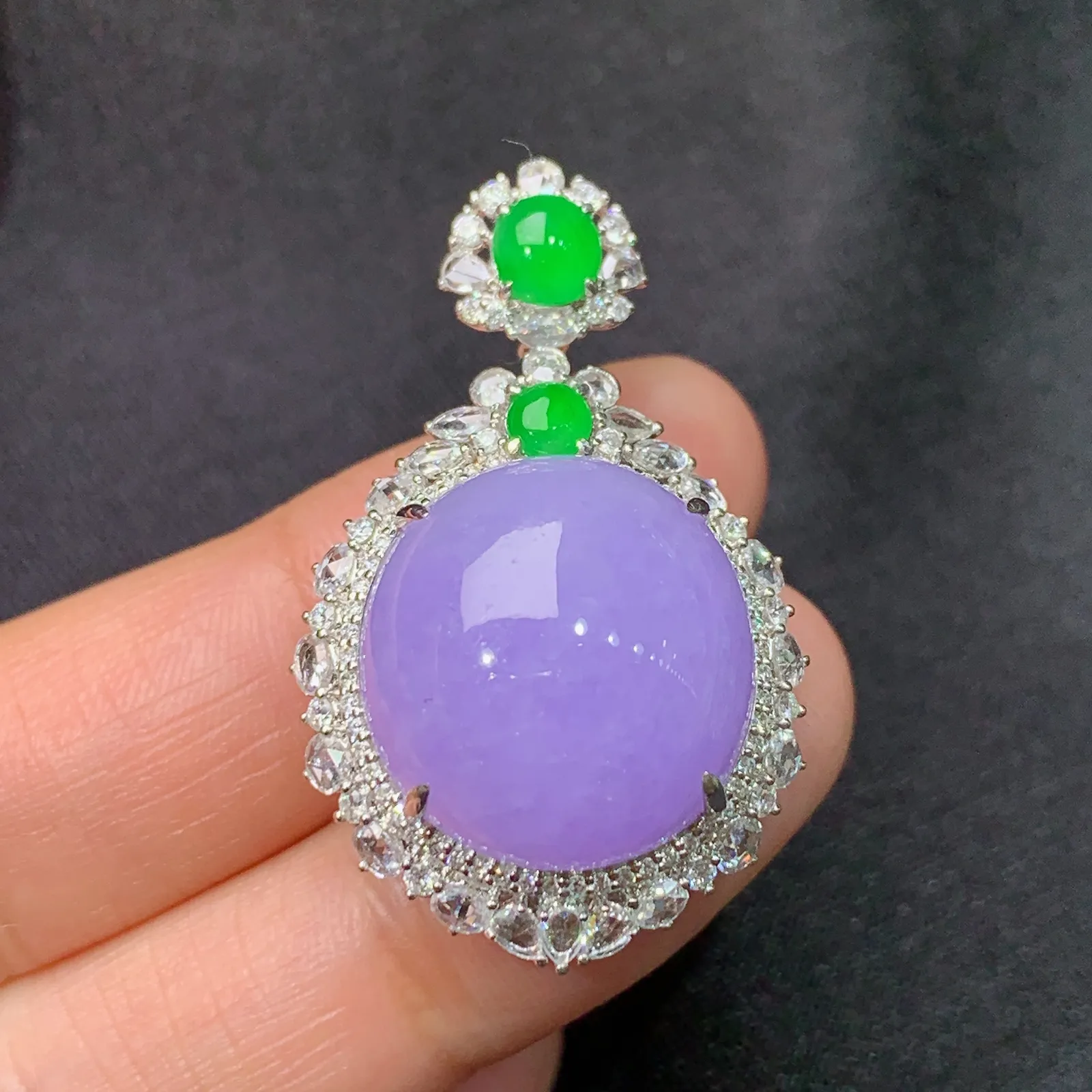 紫罗兰蛋面吊坠，18k金镶嵌，温润细腻，色泽浓郁 尺寸35.8*22.2*14.6