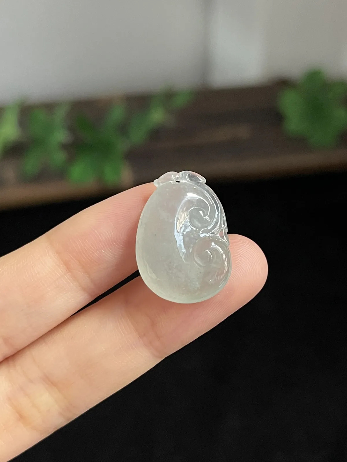 翡翠冰糯种绿色如意