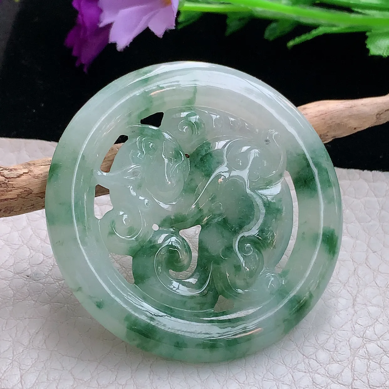 xqa实拍54.5*6缅甸翡翠精雕冰飘花招财貔貅 皮休圆牌玉吊坠 玉挂件