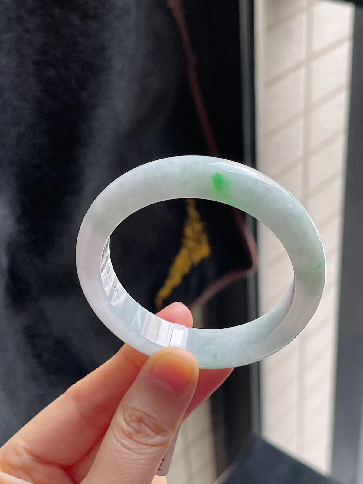 正圈51.8圈口，翡翠糯化种飘绿手镯