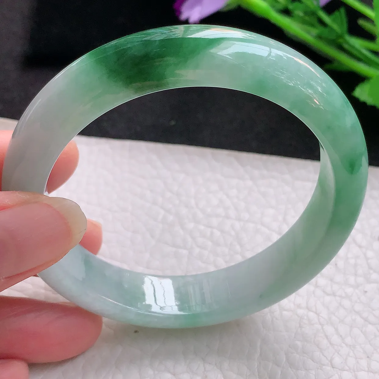 xh自然光57.5*13.5*8.5平安镯 翡翠玉手镯飘绿宽边玉手环 美人镯