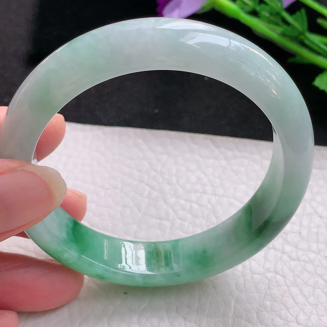 xh自然光57.5*13.5*8.5平安镯 翡翠玉手镯飘绿宽边玉手环 美人镯