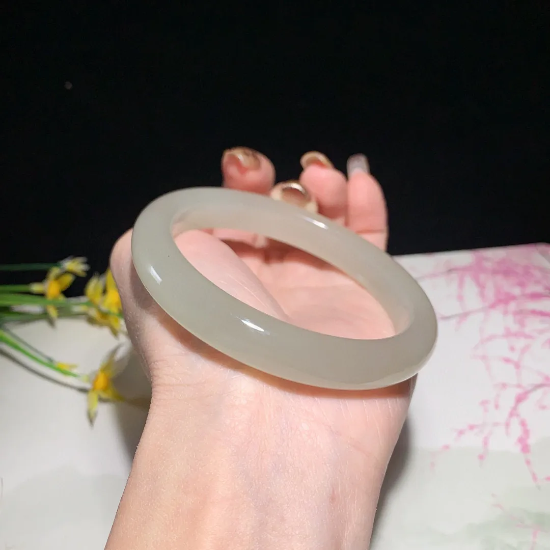 和田玉61圈口藕粉色手镯！玉质细腻油润 底色纯净 无裂无杂 脂粉好，品质好！