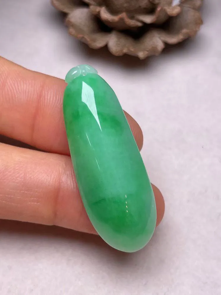 冰糯种飘绿【福瓜】吊坠，种水好，玉质细腻 ，卖相好.