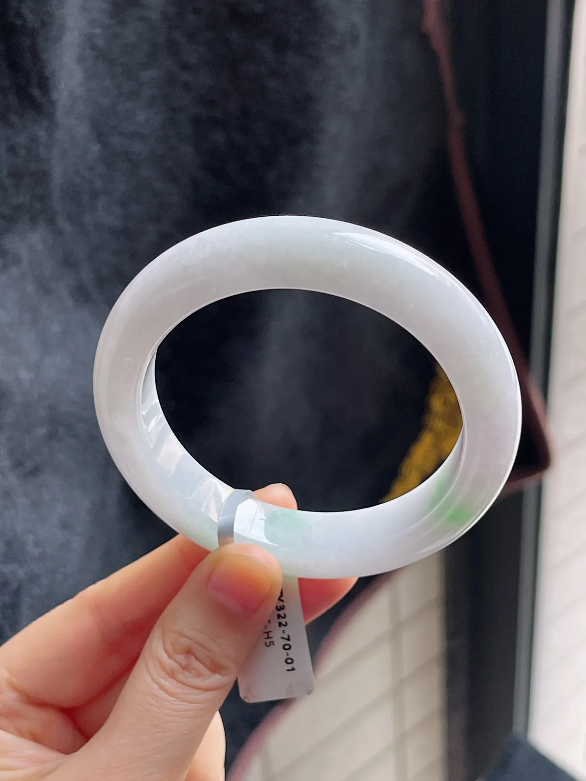 正圈55.6圈口，翡翠糯化种飘绿手镯