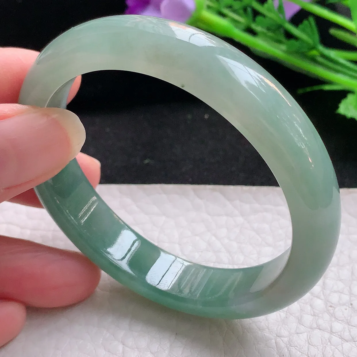 ee自然光54*48.6*12*7.5贵妃镯 翡翠A货玉手镯冰油蛋形玉手环
