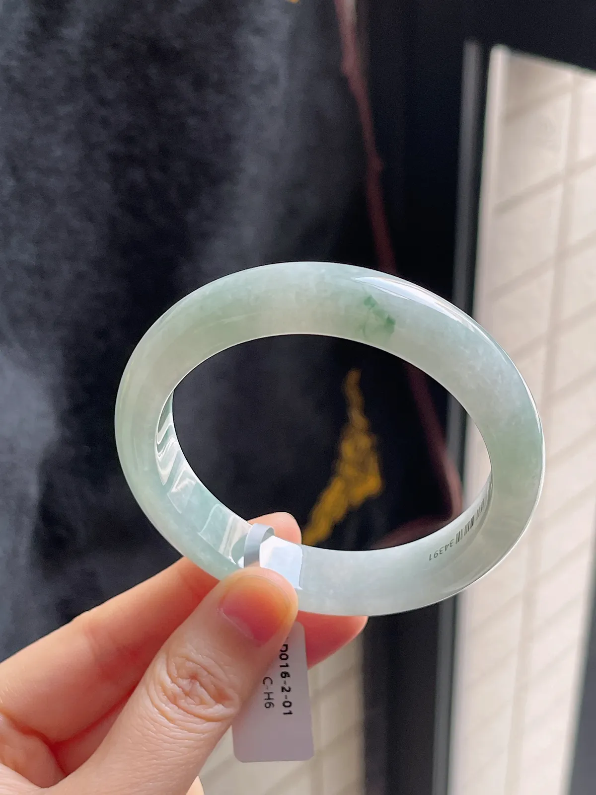 正圈56.3圈口，翡翠冰糯种飘花手镯