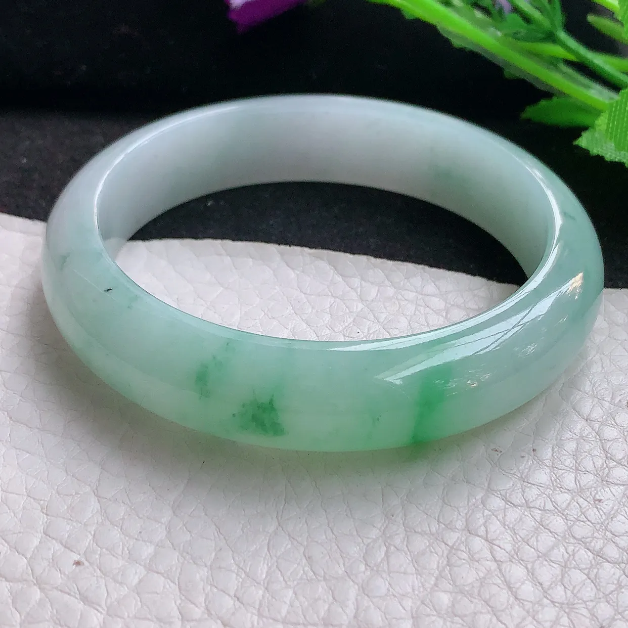 xh自然光57*13.6*7.8平安镯 翡翠玉手镯水润飘绿宽边玉手环 美人镯