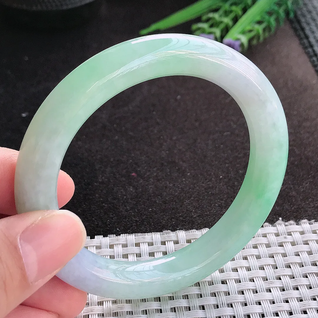 天然A货翡翠56/10.5/10.3老坑冰润水灵飘绿圆条手镯翡翠玉镯手环
