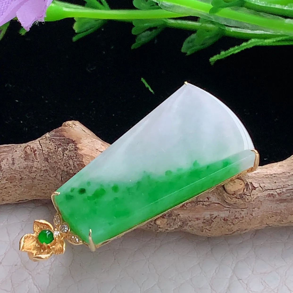 xqa实拍40.8*19*6.3缅甸翡翠精雕飘绿平字无事牌 素面牌玉吊坠 玉挂件