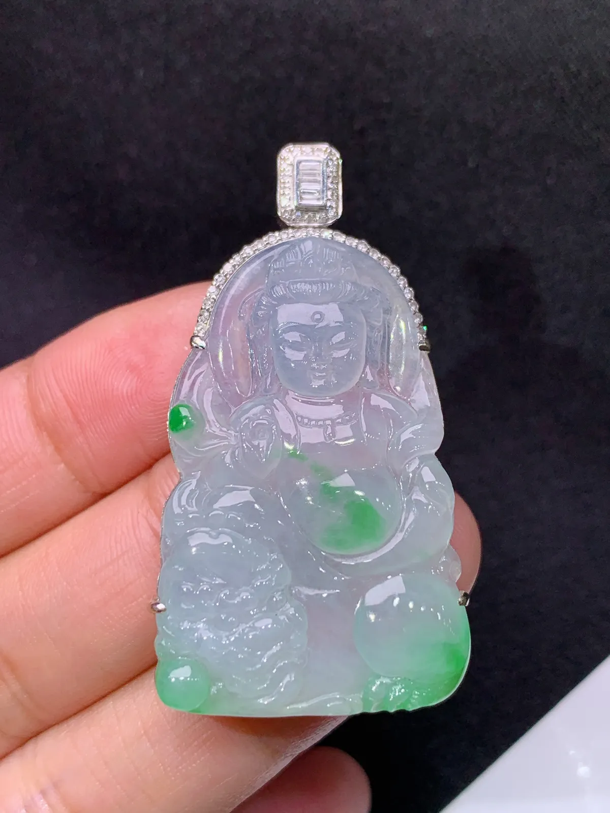 冰飘绿文殊吊坠，18k金镶嵌，冰润细腻，品相好，种水足 尺寸46*24.7*7.9