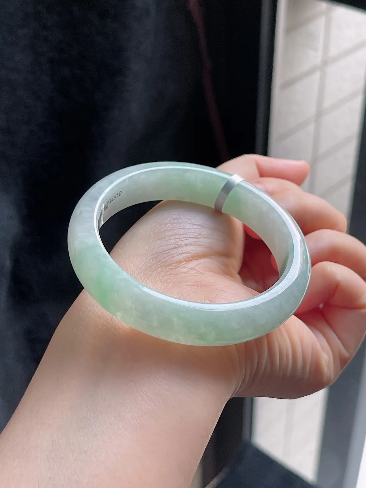 正圈55.7圈口，翡翠糯化种飘花手镯