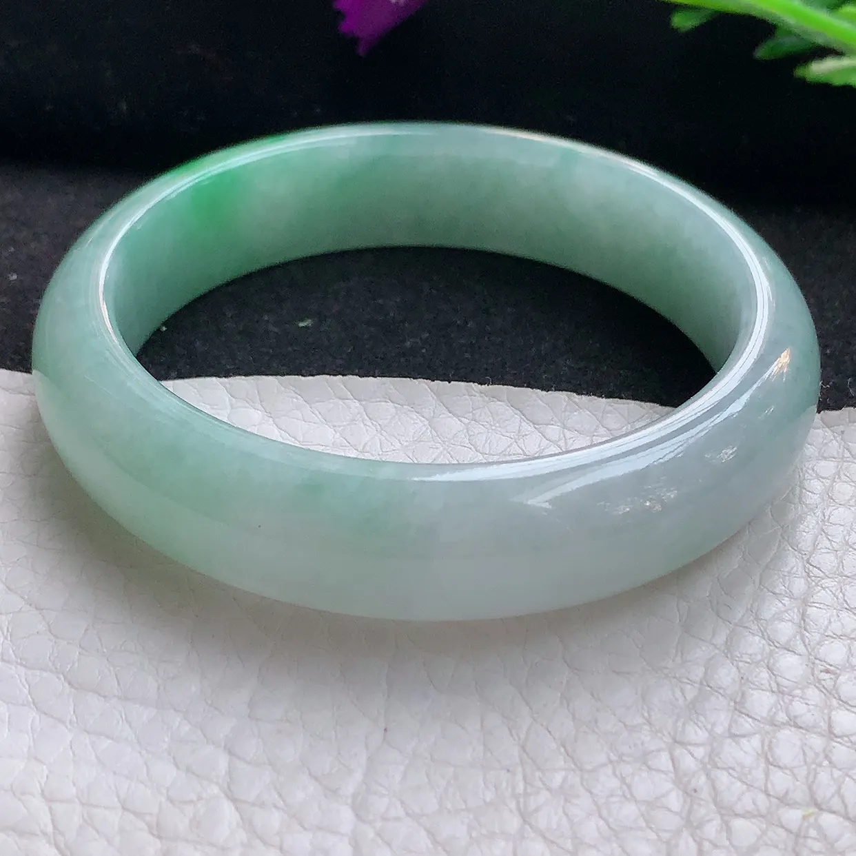 xx自然光53.8*13.2*7.6平安镯 翡翠A货飘绿宽边玉手镯玉手环