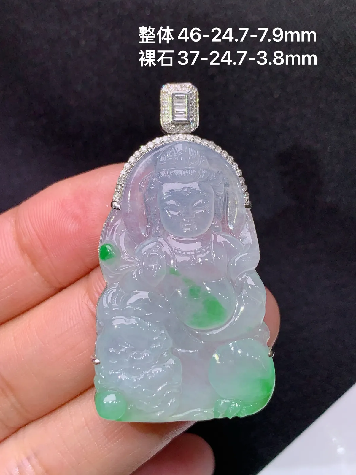 冰飘绿文殊吊坠，18k金镶嵌，冰润细腻，品相好，种水足 尺寸46*24.7*7.9