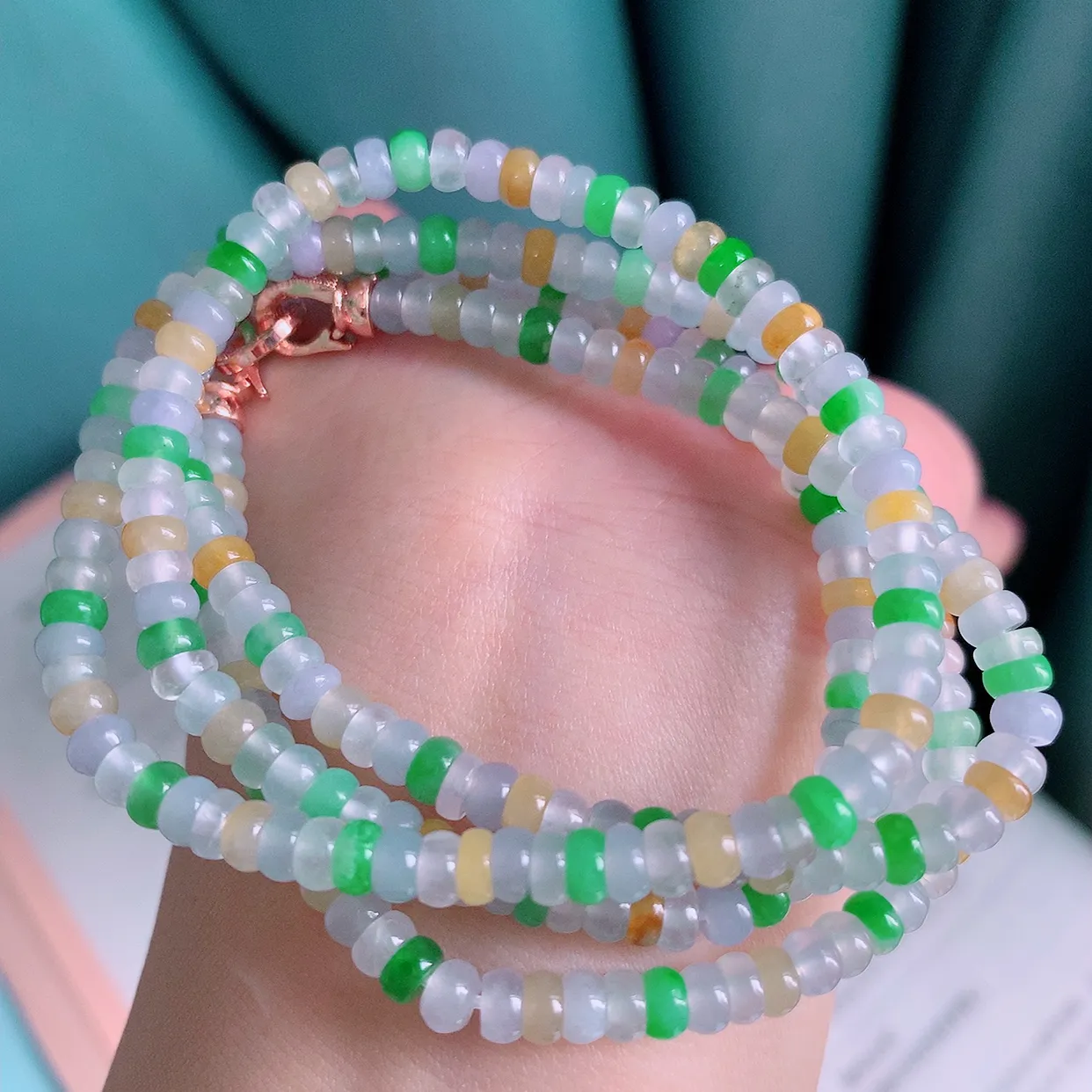 自然光实拍，冰种多宝翡翠项链，多彩翡翠珠链，颜色丰富，料子细腻，高档大气，自戴送礼佳品！#001.1取一尺寸4.5mm
