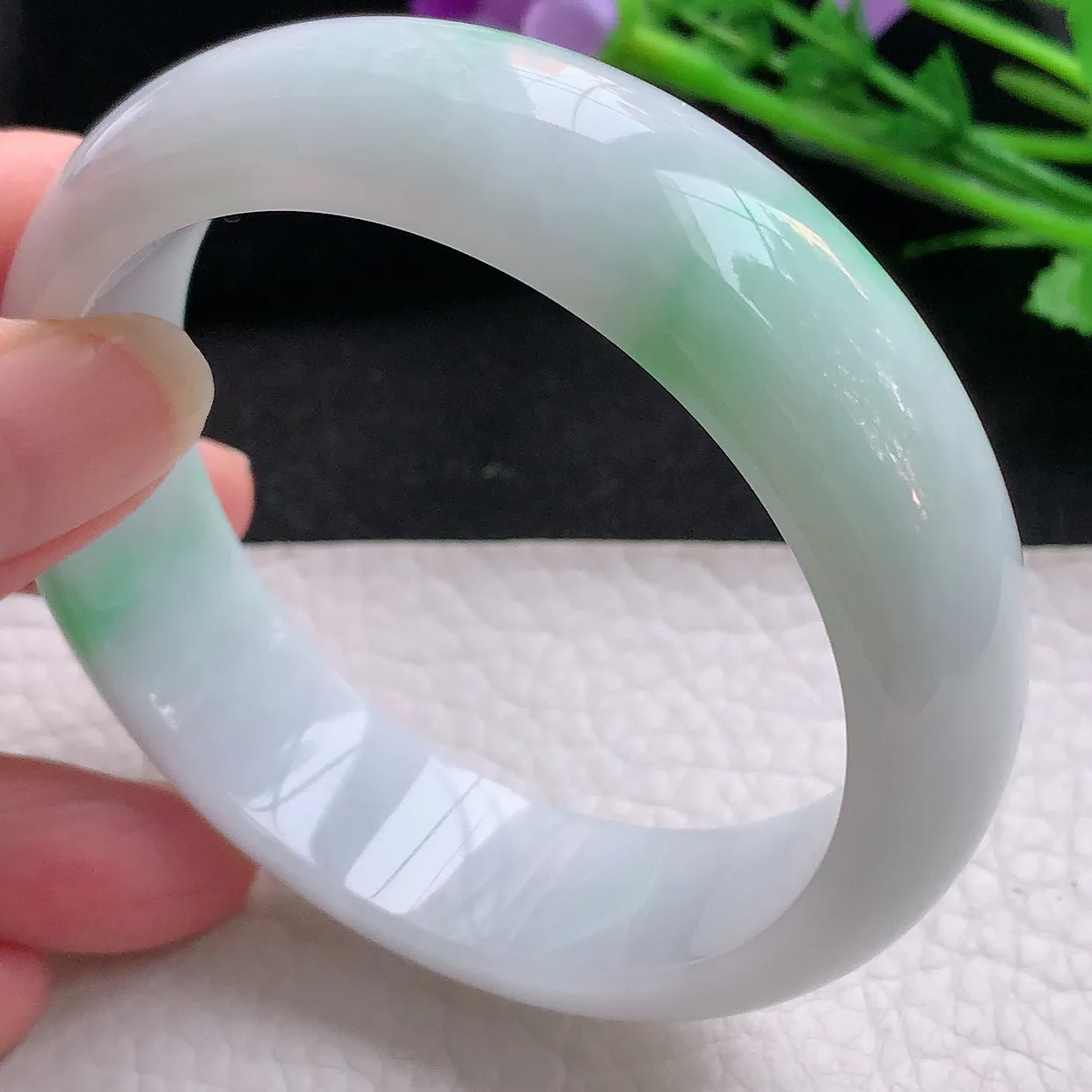 ee自然光58.5*17*8.2轮胎镯 缅甸翡翠A货飘绿大气宽边玉手镯玉手环