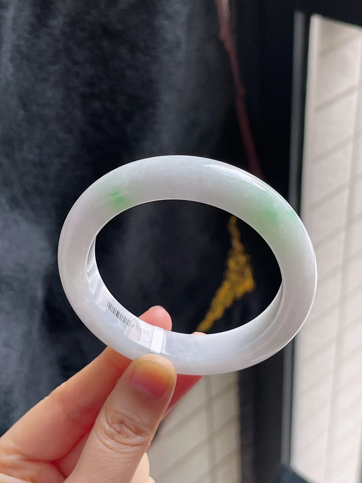 正圈55.6圈口，翡翠糯化种飘绿手镯