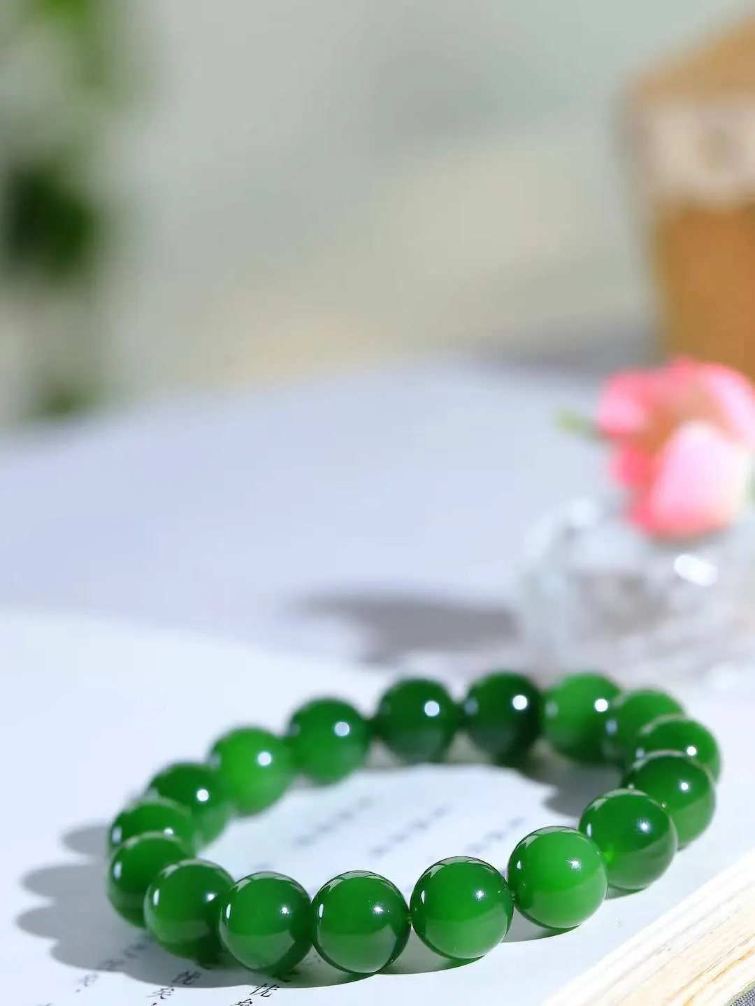 【珠圆玉润.手串】

精品和田玉碧玉珠圆玉润手串 玉质温润细腻  整串打磨圆润，佩戴舒适。珠珠落玉