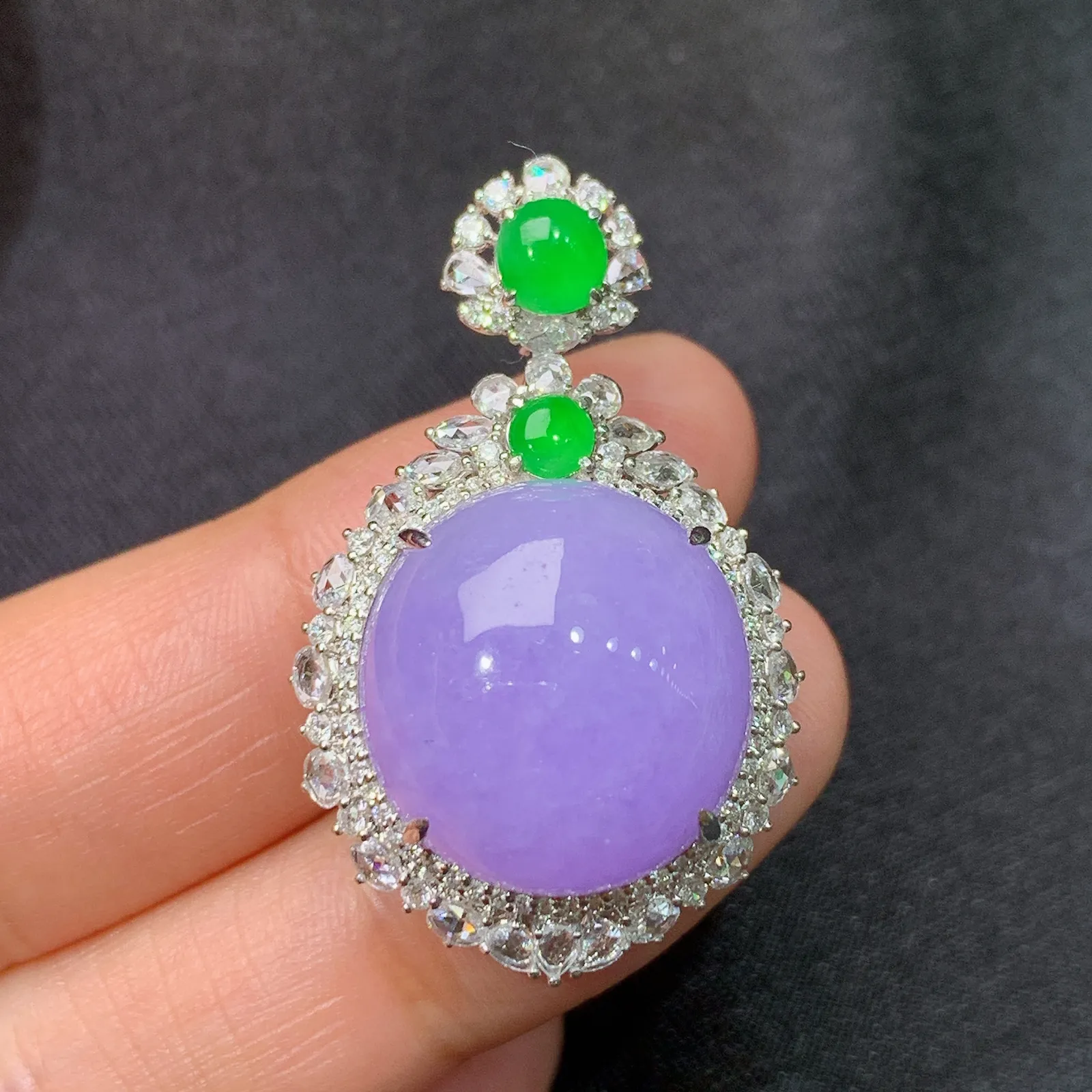 紫罗兰蛋面吊坠，18k金镶嵌，温润细腻，色泽浓郁 尺寸35.8*22.2*14.6