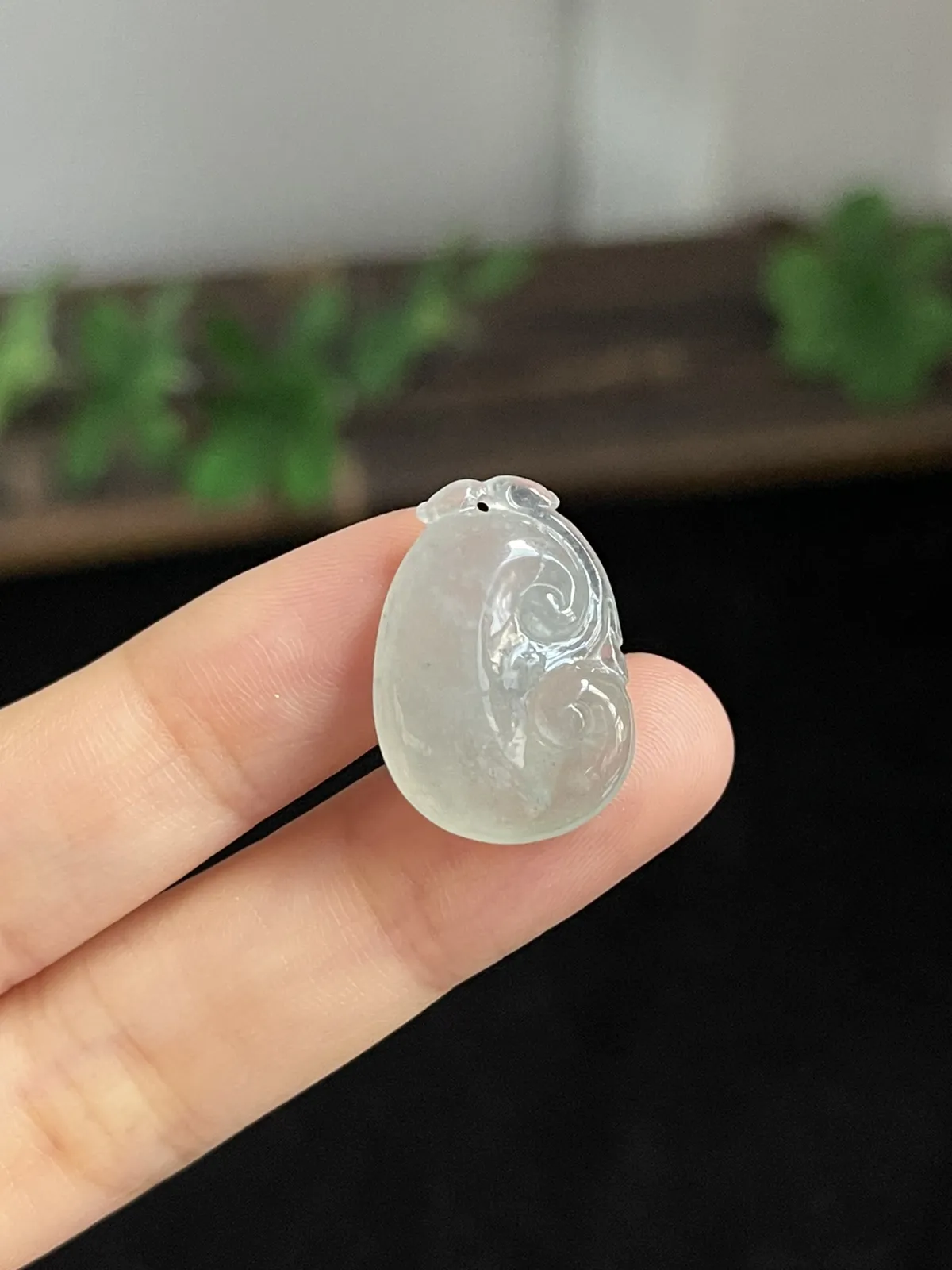 翡翠冰糯种绿色如意