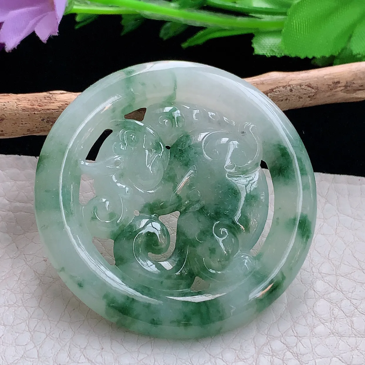 xqa实拍54.5*6缅甸翡翠精雕冰飘花招财貔貅 皮休圆牌玉吊坠 玉挂件