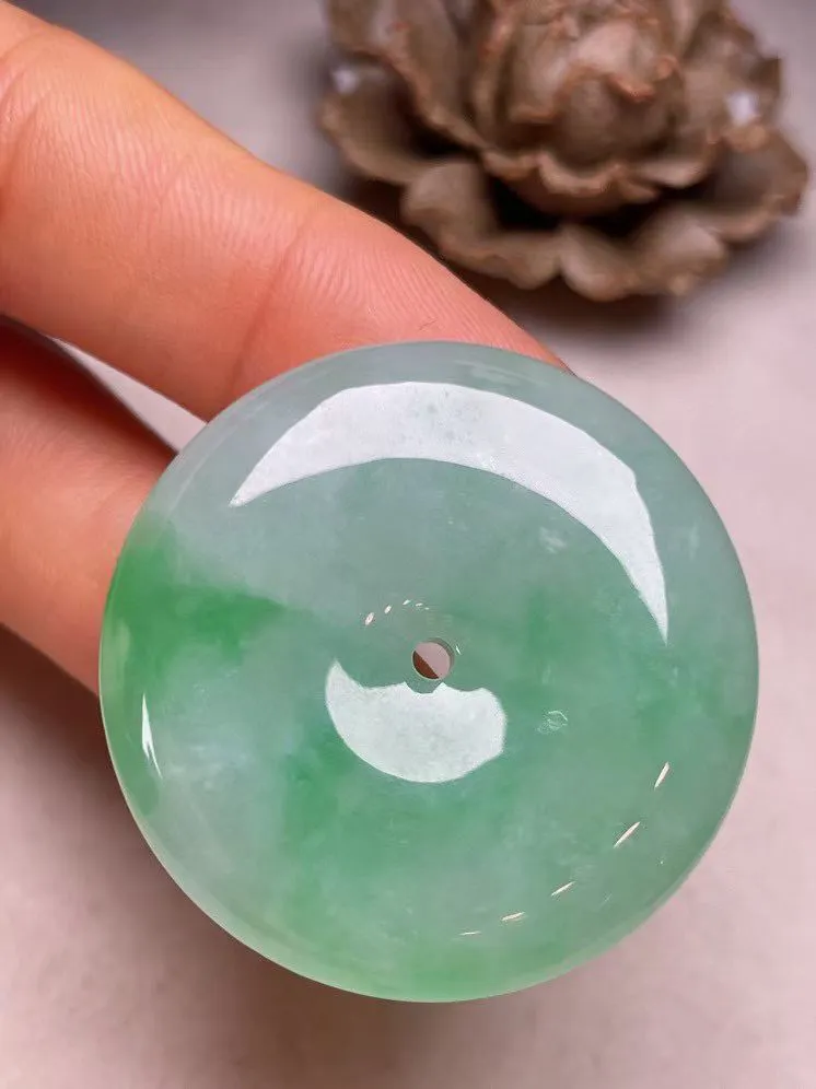 冰糯种飘绿【平安扣】吊坠，种水好，玉质细腻 ，卖相好.