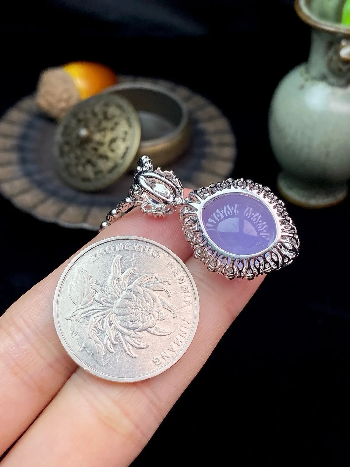 【冰种紫蛋面吊坠】质地细腻，饱满度很好，晶莹剔透，18k金钻镶嵌，裸石尺寸15.3*14.1*6.4毫米