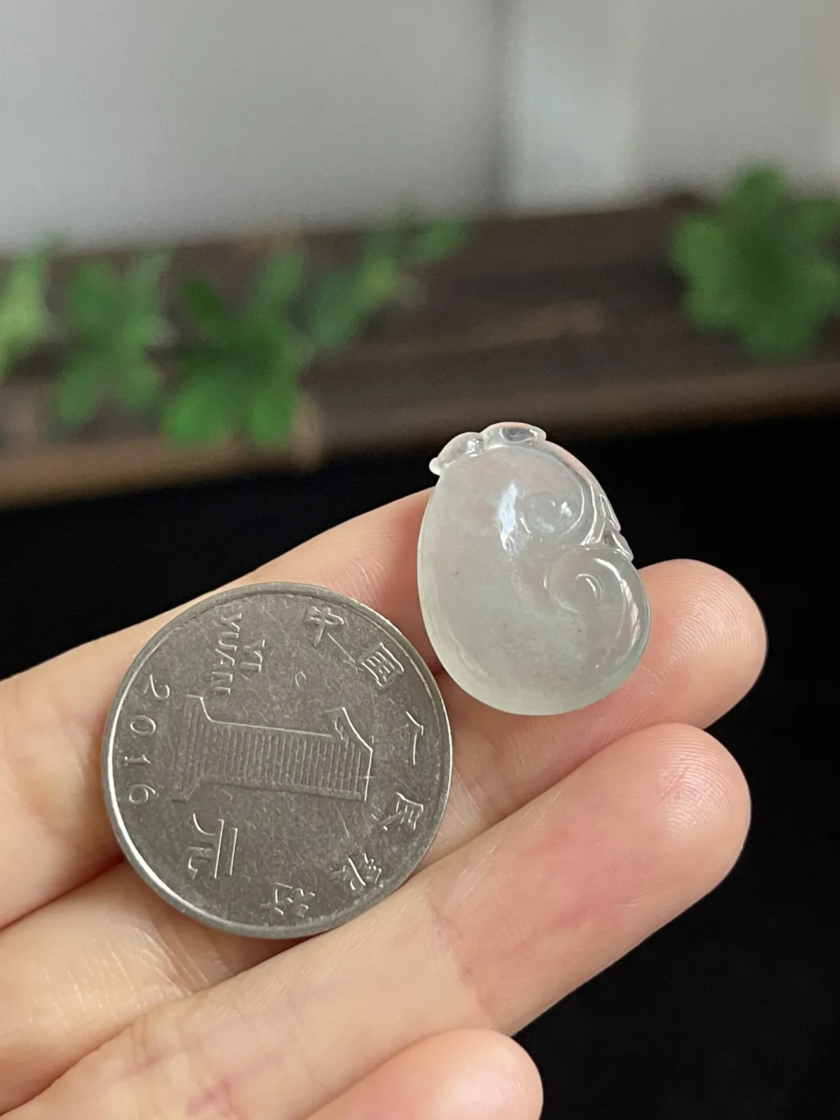 翡翠冰糯种绿色如意