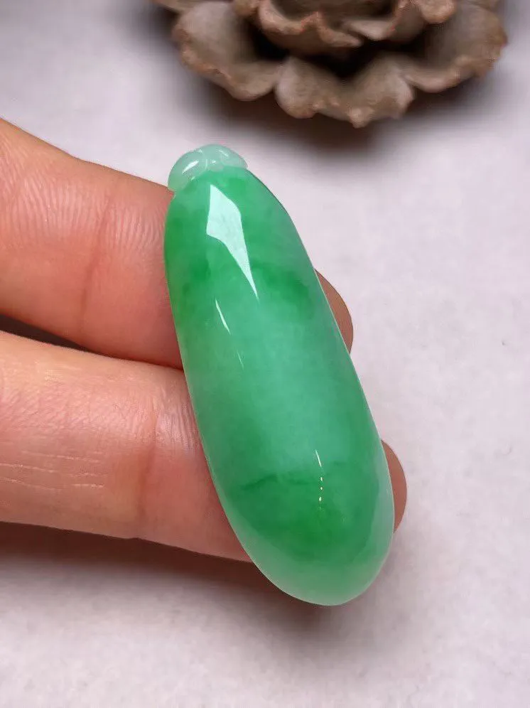 冰糯种飘绿【福瓜】吊坠，种水好，玉质细腻 ，卖相好.