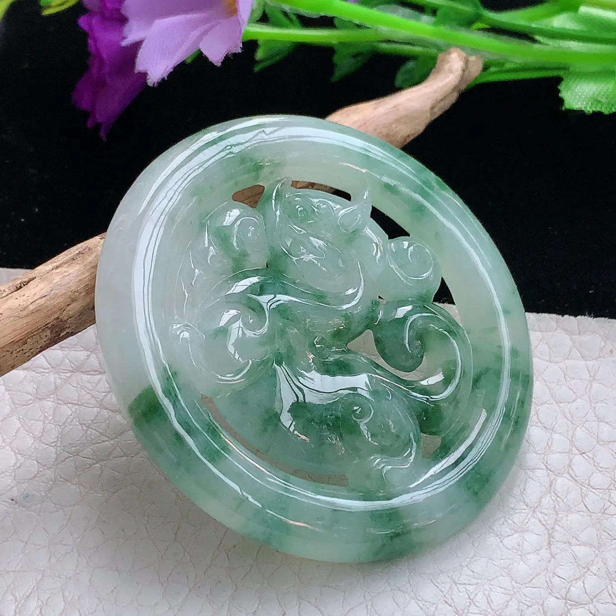 xqa实拍54.5*6缅甸翡翠精雕冰飘花招财貔貅 皮休圆牌玉吊坠 玉挂件