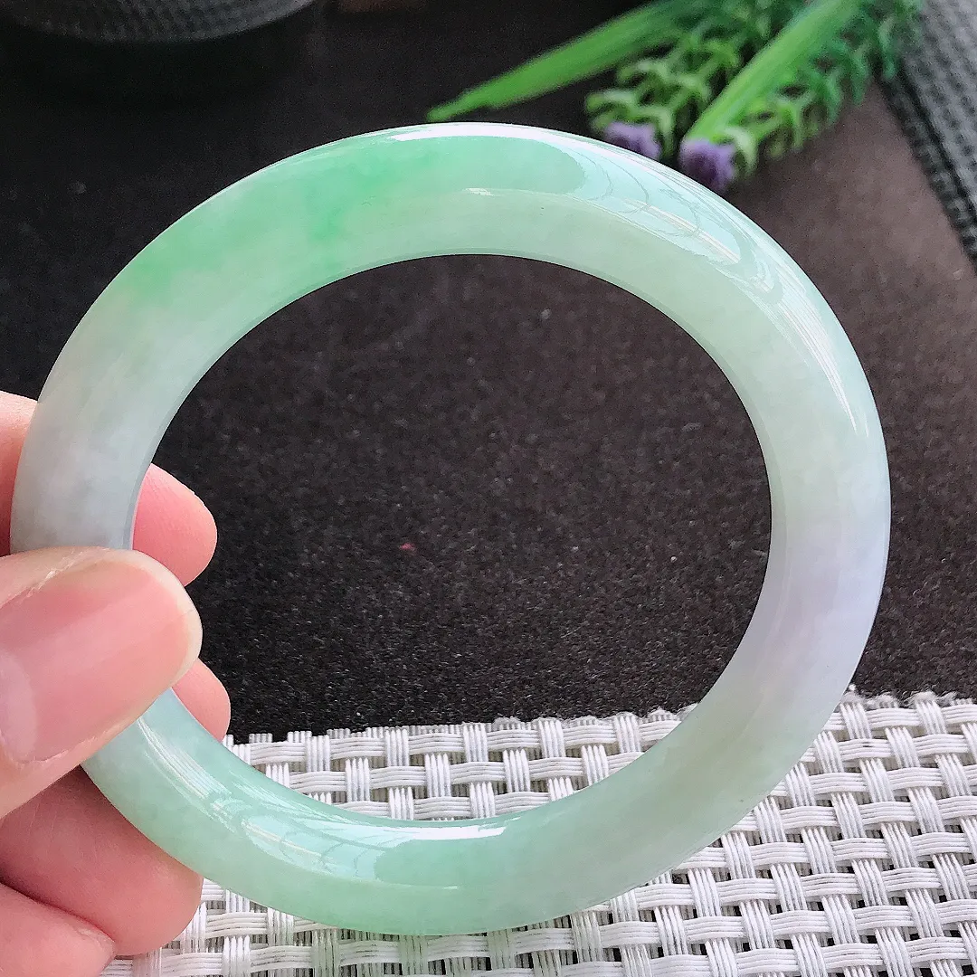 天然A货翡翠56/10.5/10.3老坑冰润水灵飘绿圆条手镯翡翠玉镯手环