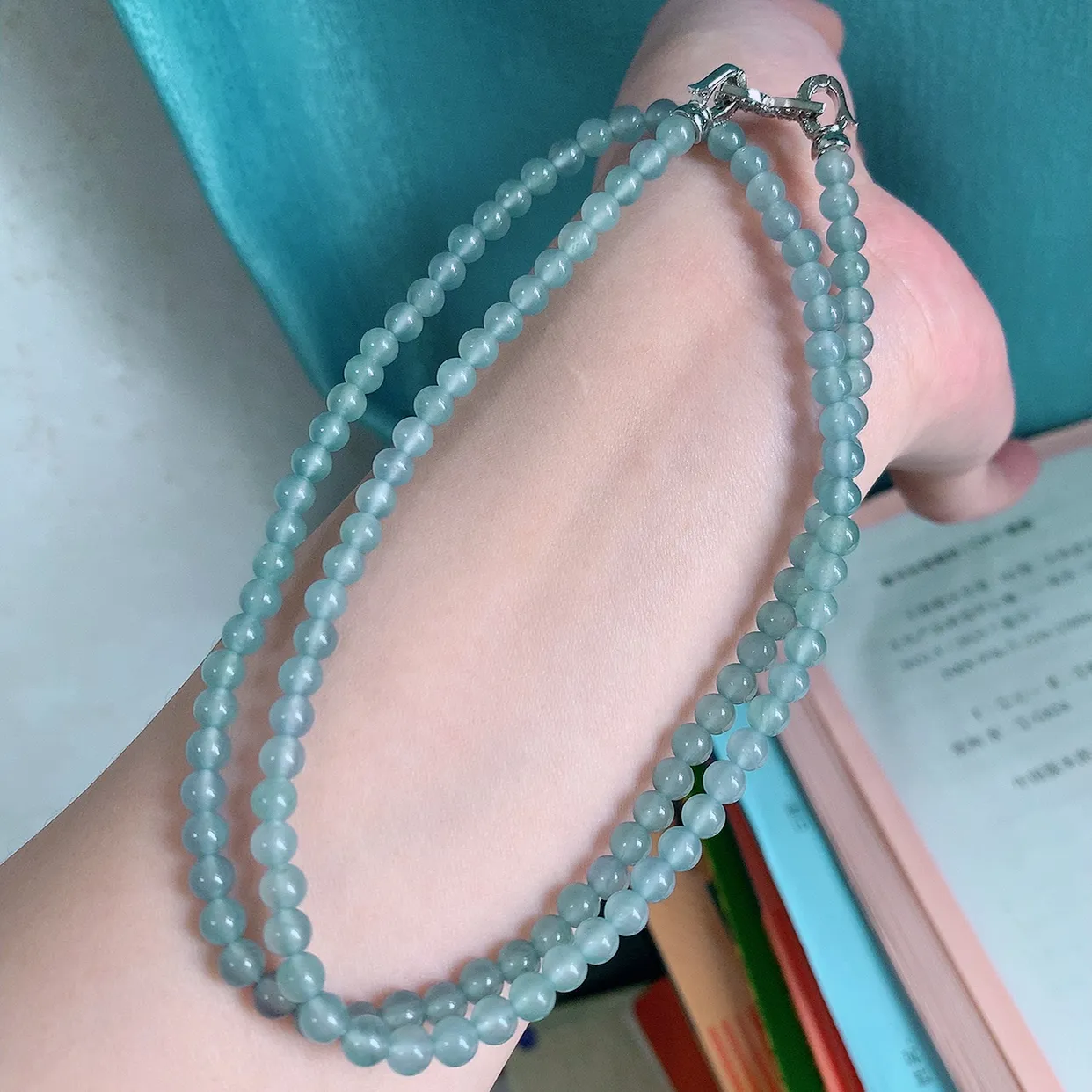 自然光实拍，冰种翡翠珠链，颜色丰富，料子细腻，高档大气，自戴送礼佳品！#001.1取一尺寸4.8mm