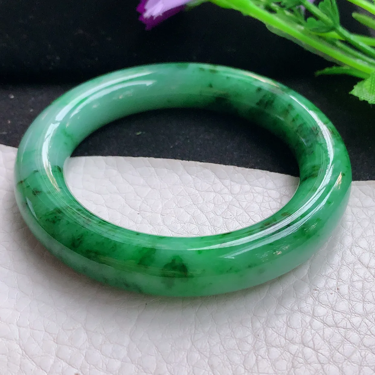 xh自然光53*12*11.3大胖镯 翡翠玉手镯辣绿圆条玉手环 美人镯