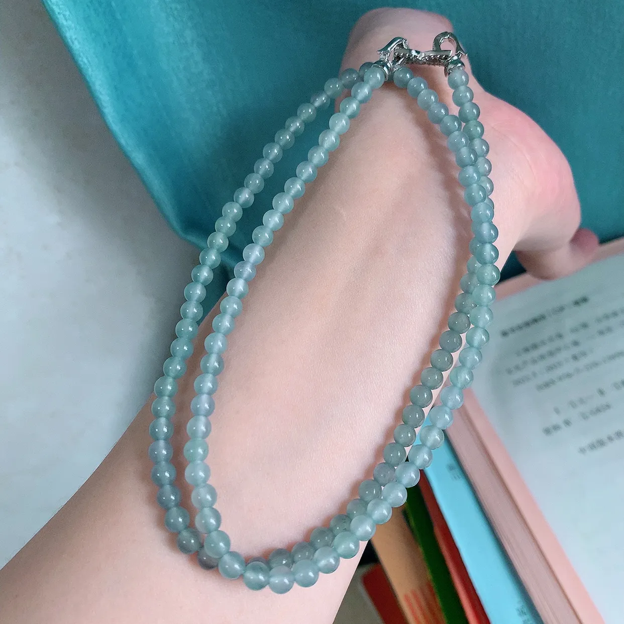 自然光实拍，冰种翡翠珠链，颜色丰富，料子细腻，高档大气，自戴送礼佳品！#001.1取一尺寸4.8mm