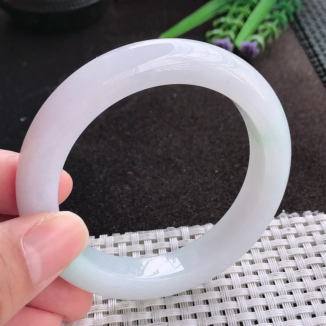 天然A货翡翠56/12/9.8老坑清秀冰润白底青飘绿手镯宽边玉镯手环