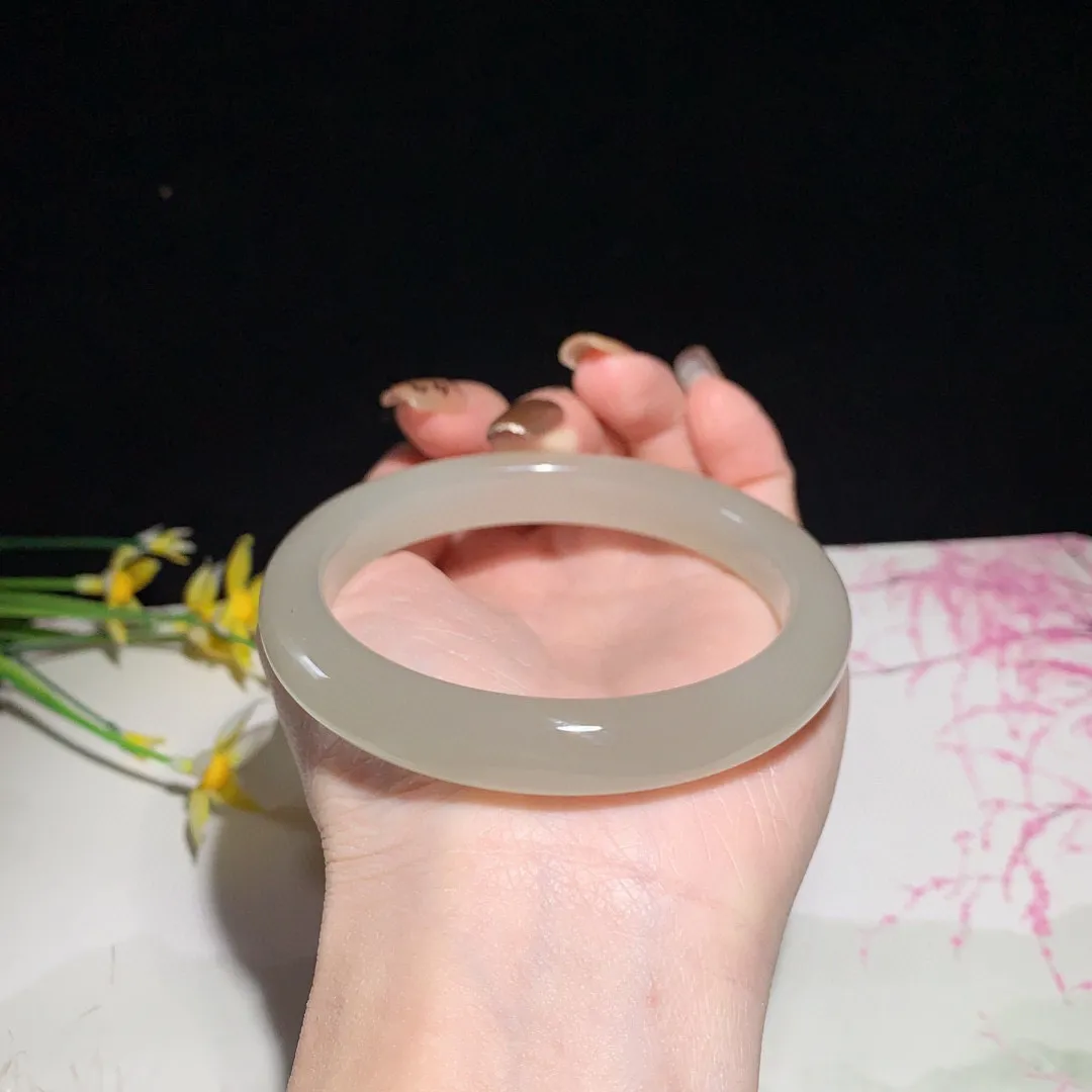 和田玉61圈口藕粉色手镯！玉质细腻油润 底色纯净 无裂无杂 脂粉好，品质好！