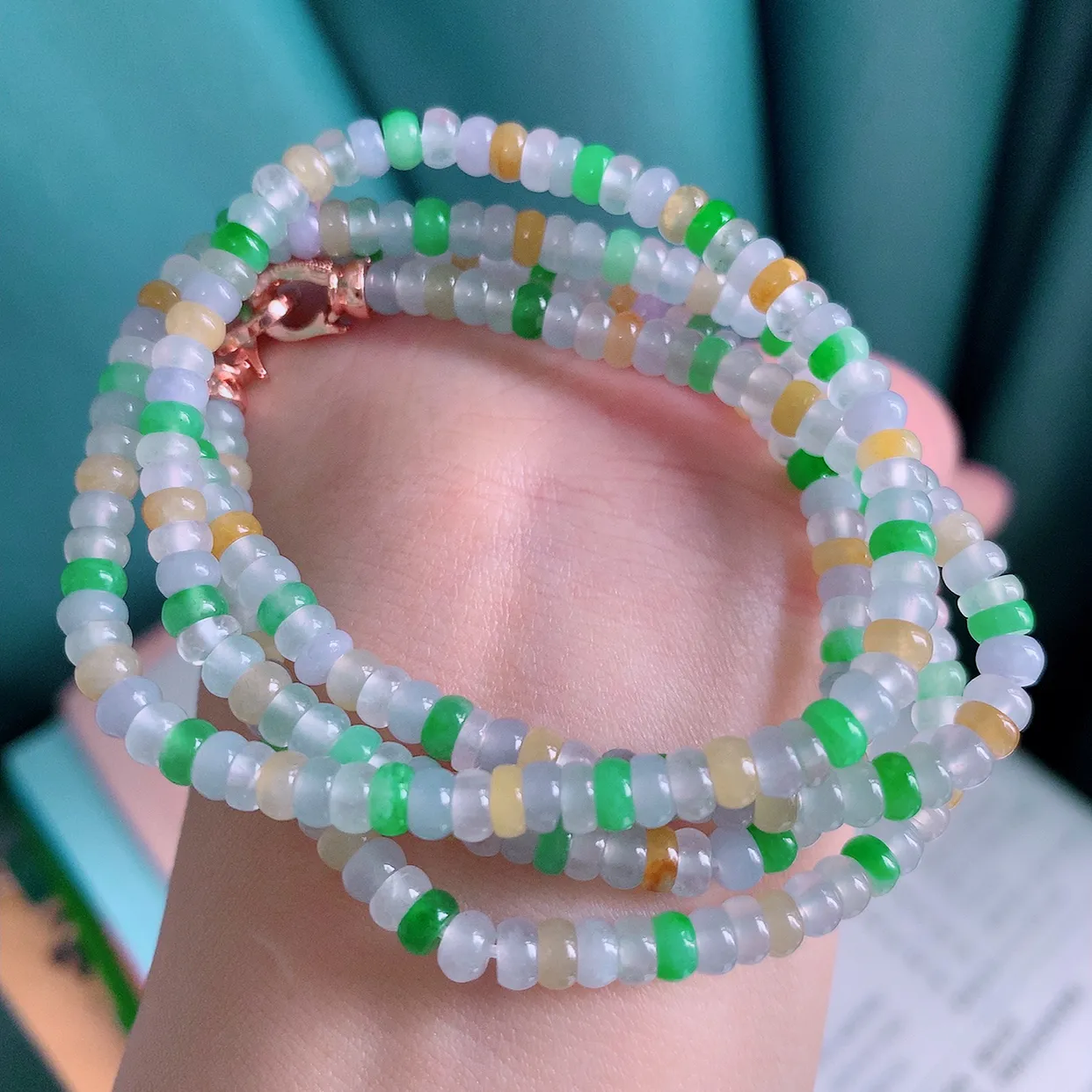自然光实拍，冰种多宝翡翠项链，多彩翡翠珠链，颜色丰富，料子细腻，高档大气，自戴送礼佳品！#001.1取一尺寸4.5mm