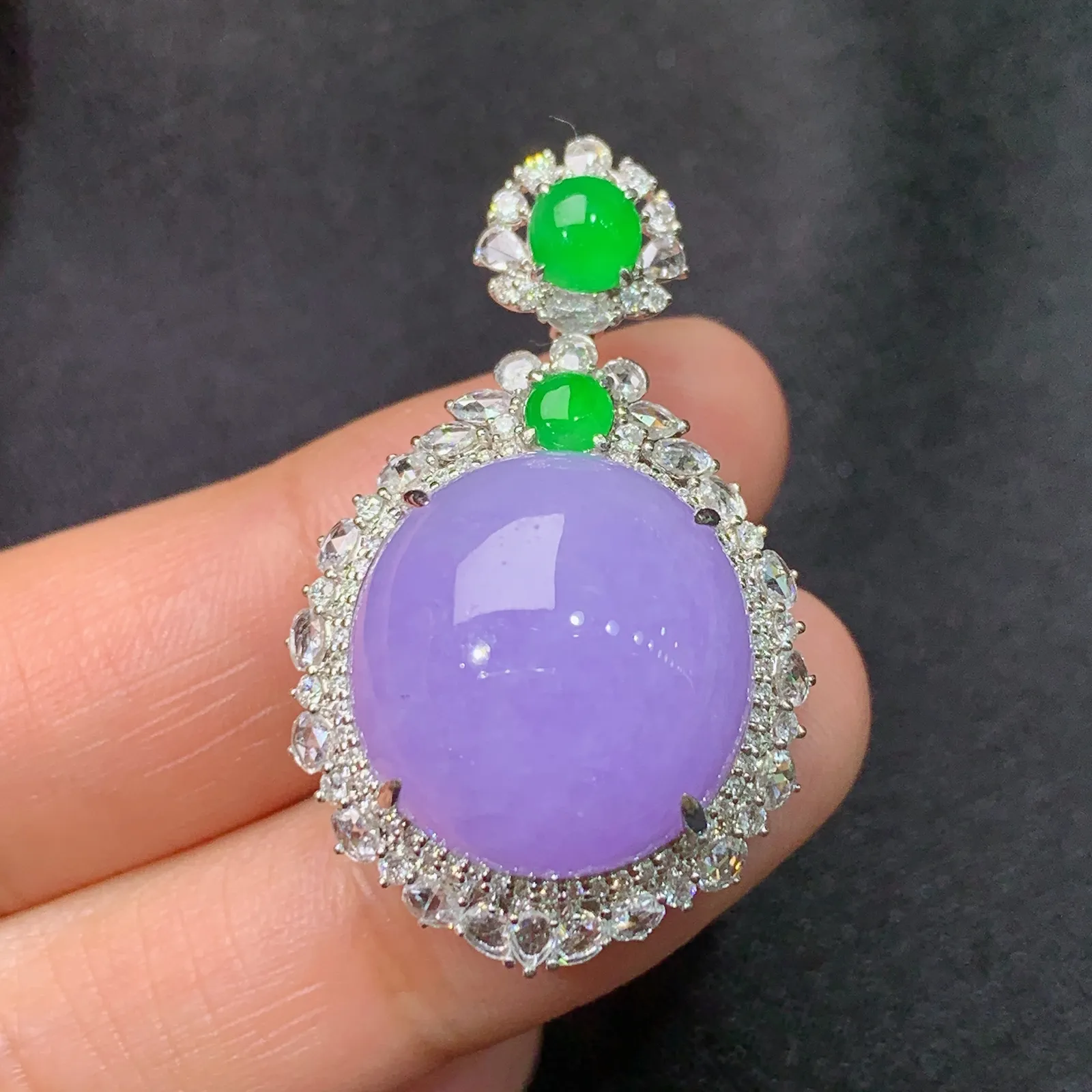 紫罗兰蛋面吊坠，18k金镶嵌，温润细腻，色泽浓郁 尺寸35.8*22.2*14.6