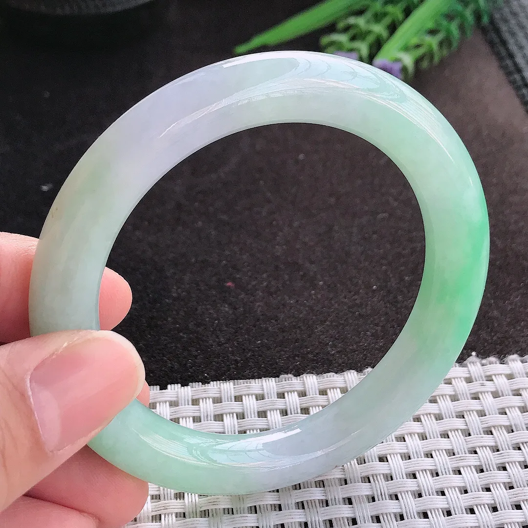 天然A货翡翠56/10.5/10.3老坑冰润水灵飘绿圆条手镯翡翠玉镯手环