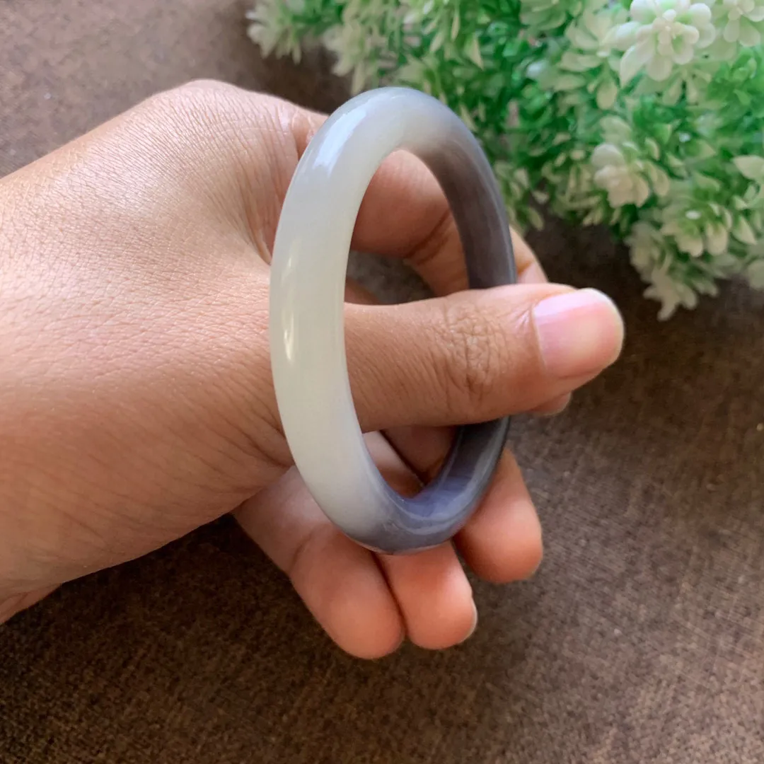 和田玉52圈口紫罗兰色圆条手镯！白加紫！玉质细腻油润 底色纯净 无裂无杂 脂粉好，品质好！