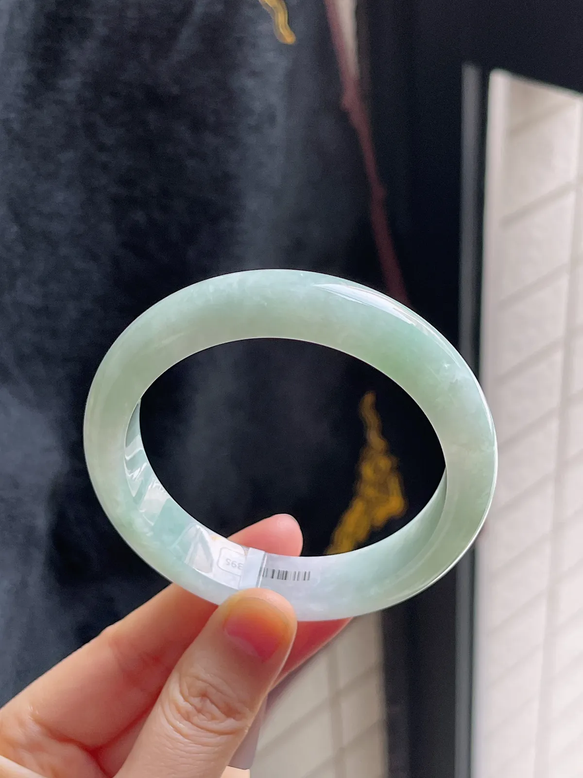 正圈57.5圈口，翡翠糯化种浅绿色手镯