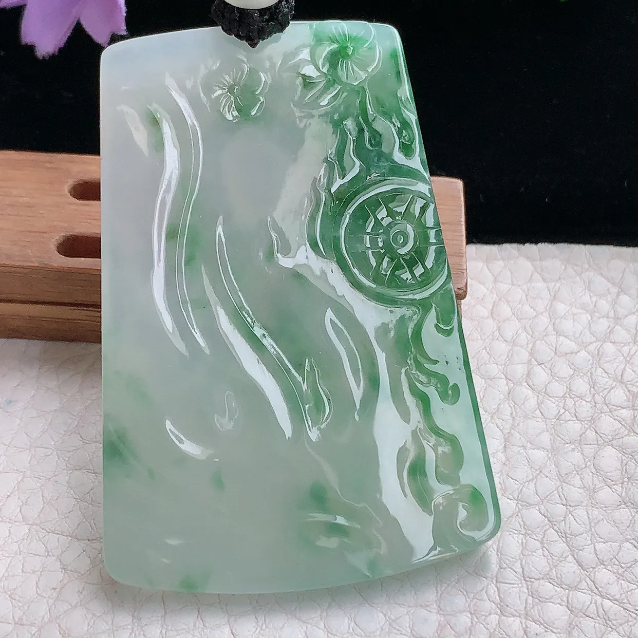 yl实拍63.2*43.2*6缅甸天然翡翠精雕冰飘绿大日如来 花开见佛玉吊坠