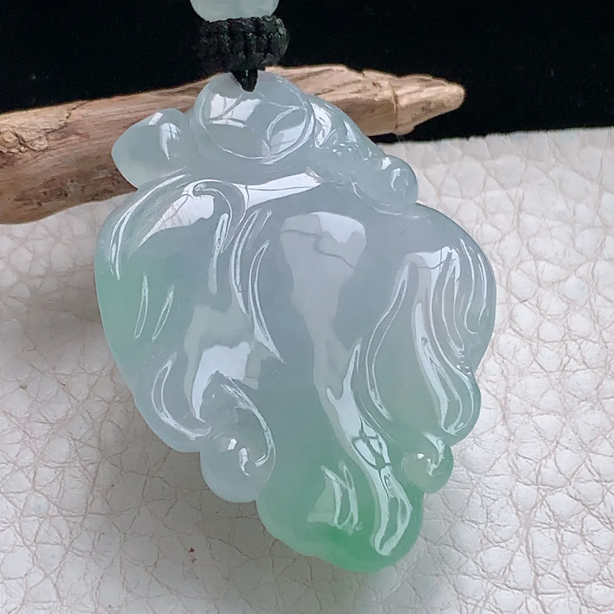 yl实拍45*34*22.3缅甸天然翡翠精雕果冻胶飘绿龙头玉吊坠 龙首玉挂件