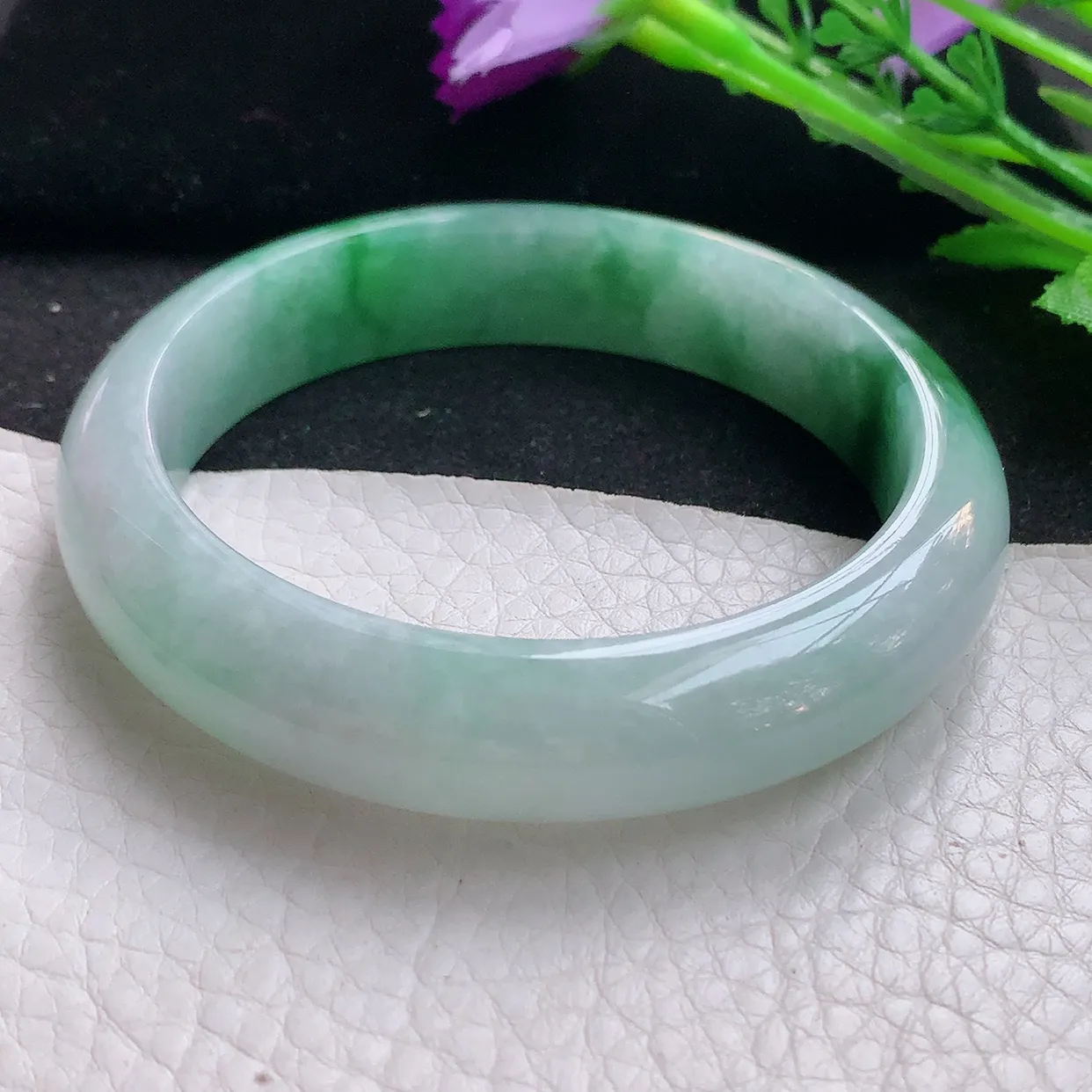 xh自然光57.5*13.5*8.5平安镯 翡翠玉手镯飘绿宽边玉手环 美人镯