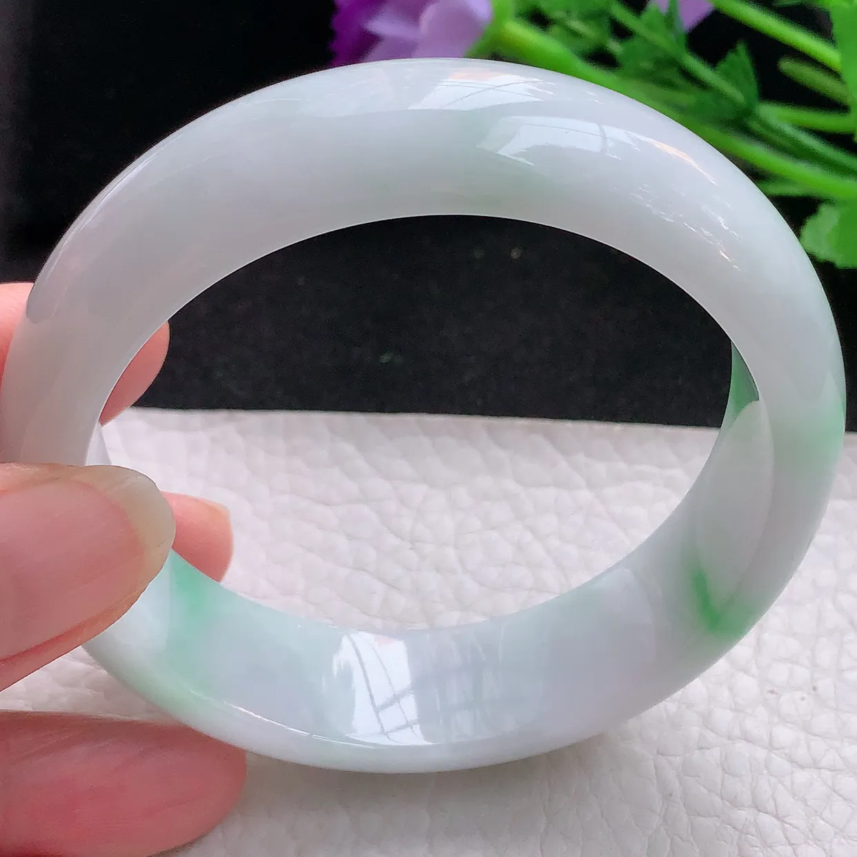 ee自然光58.5*17*8.2轮胎镯 缅甸翡翠A货飘绿大气宽边玉手镯玉手环