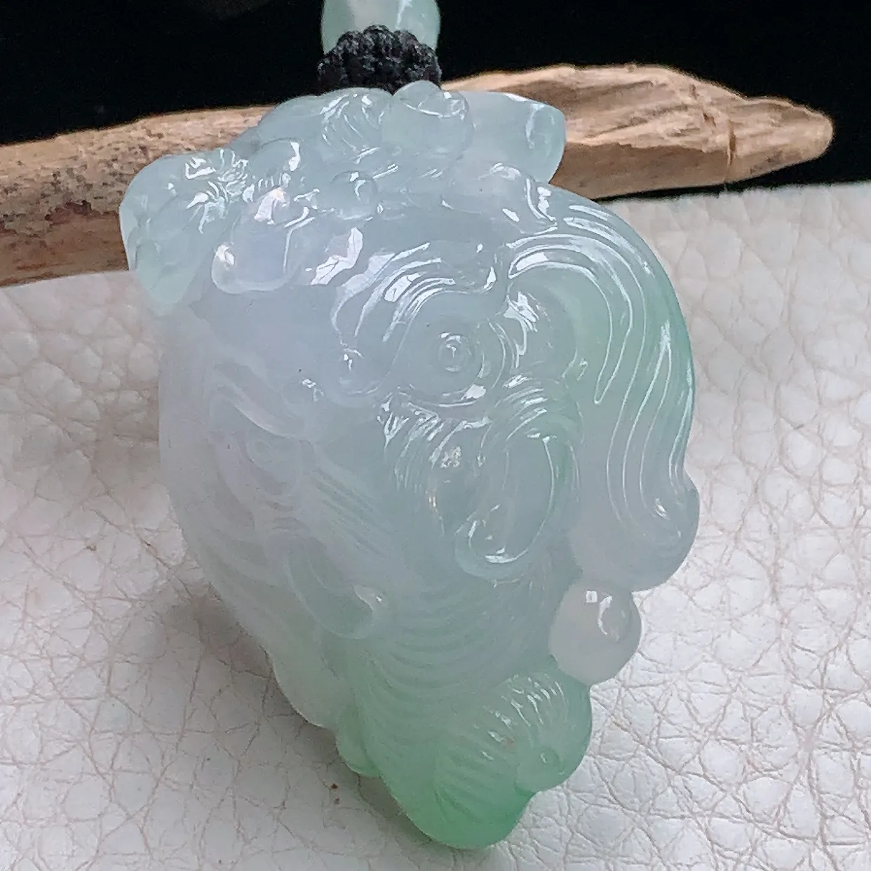 yl实拍45*34*22.3缅甸天然翡翠精雕果冻胶飘绿龙头玉吊坠 龙首玉挂件